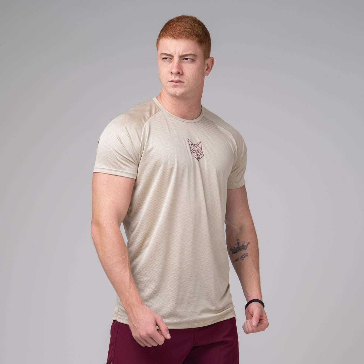Camiseta Dry Fit Lobo Geométrico Arenoso