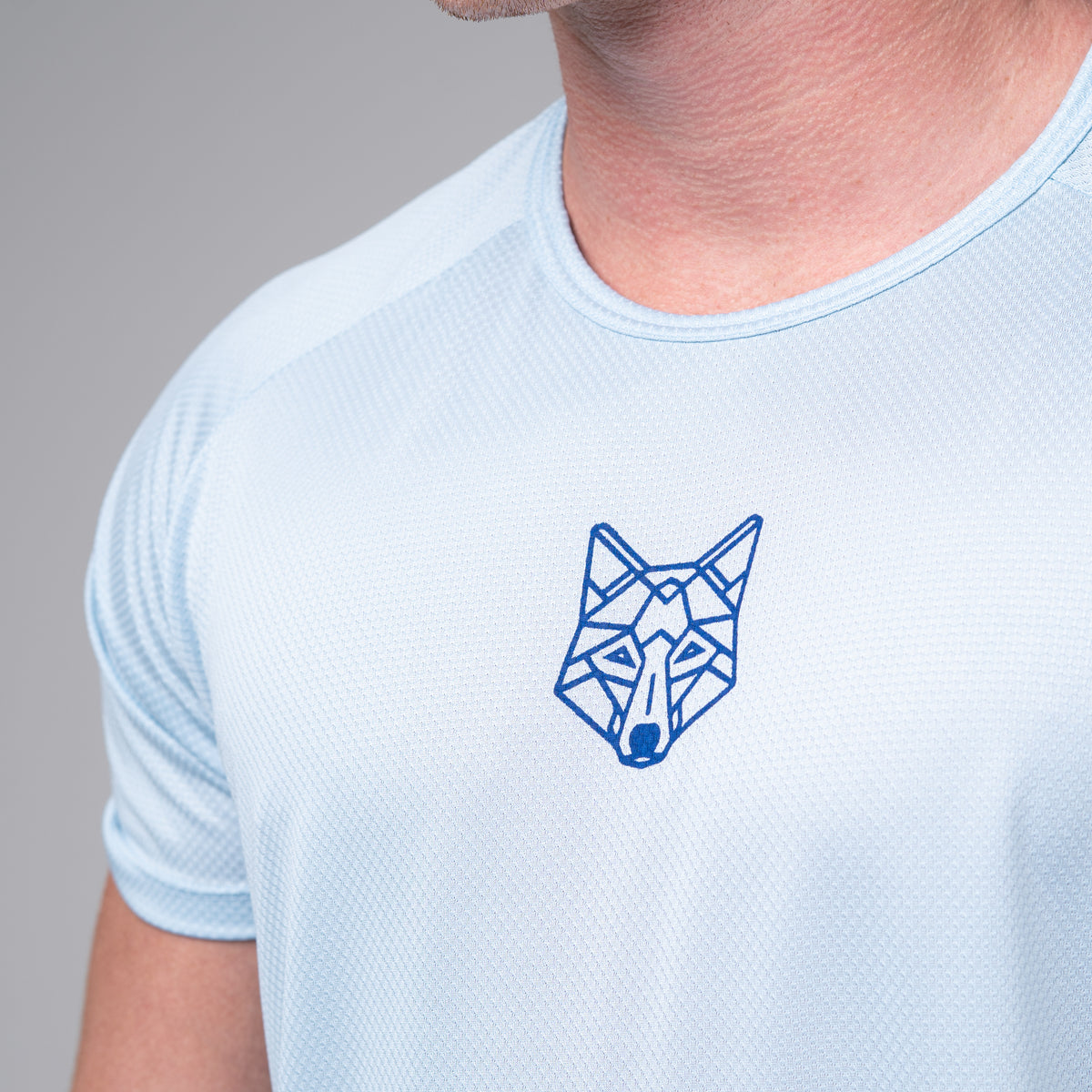 Camiseta Dry Fit Lobo Geométrico Azul Céu