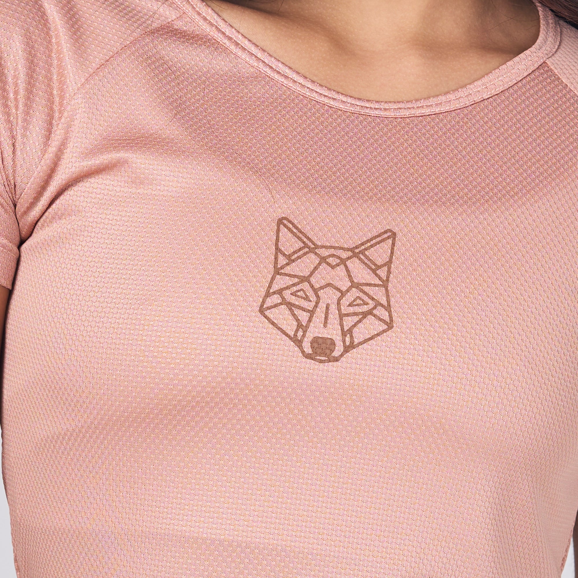 Camiseta Feminina Dry Fit Lobo Geométrico Marrom Cappuccino