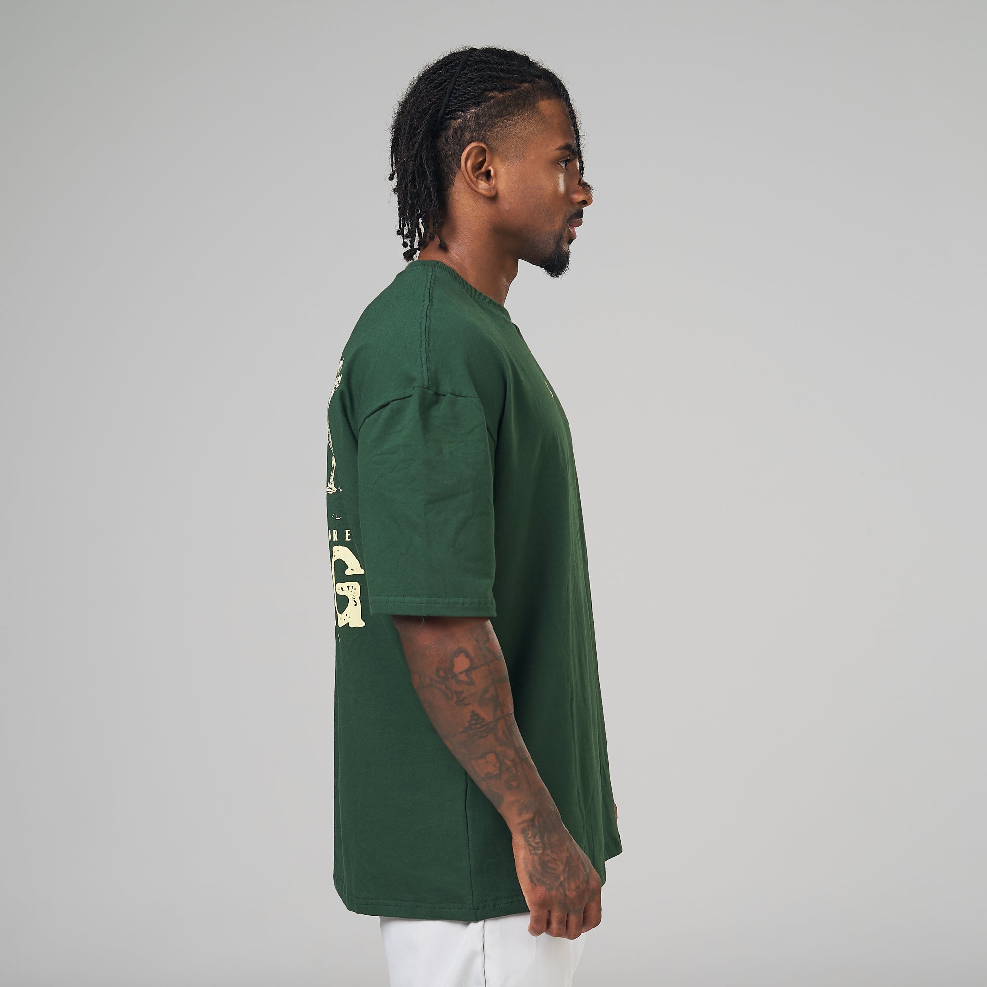 Camiseta Oversized Cutting Season Verde Musgo