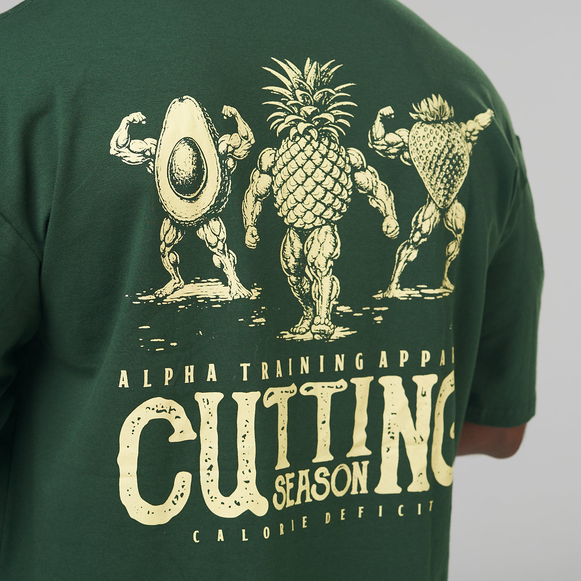 Camiseta Oversized Cutting Season Verde Musgo