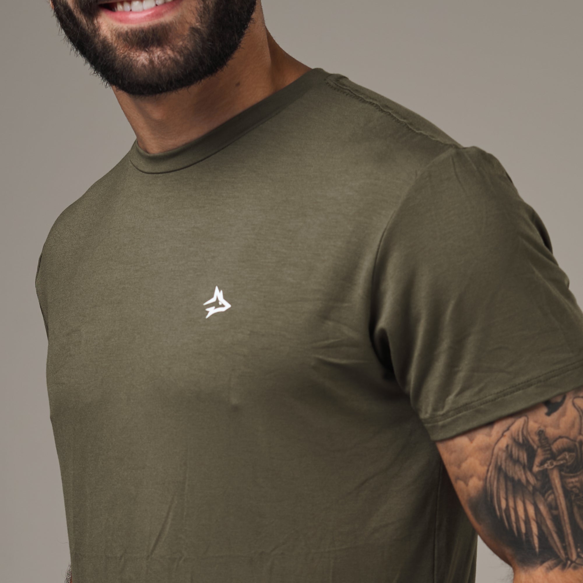 Camiseta Tech Lupus Verde Militar