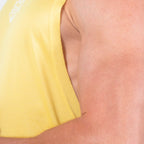 Regata Machão Dry Fit Lobo Geométrico Amarelo Tropical